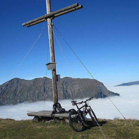 Caroline'S Appartement Au (Vorarlberg) ภายนอก รูปภาพ