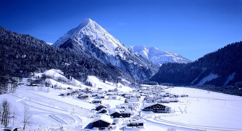 Caroline'S Appartement Au (Vorarlberg) ภายนอก รูปภาพ